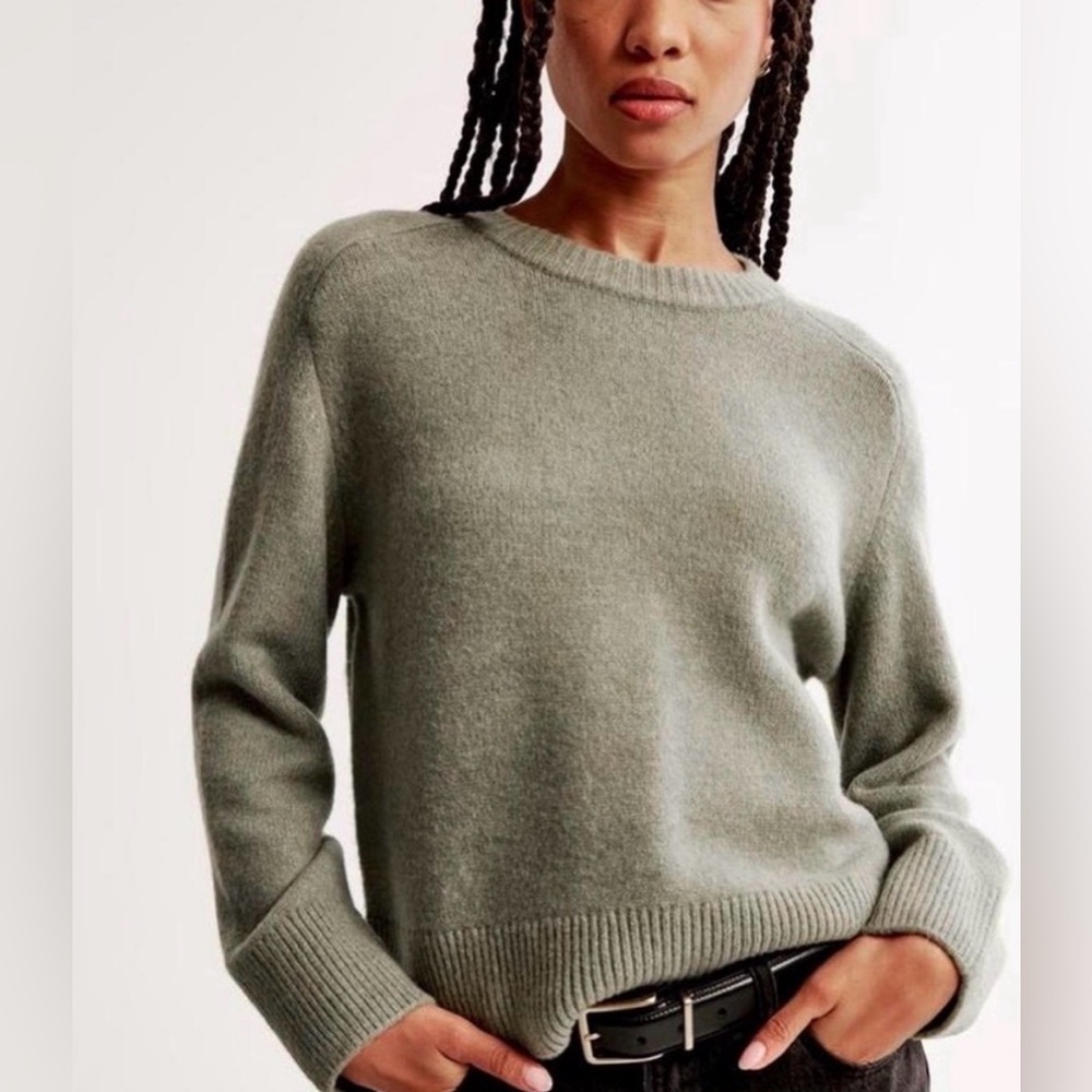Abercrombie & Fitch Madeleine crew neck sweater in green XS